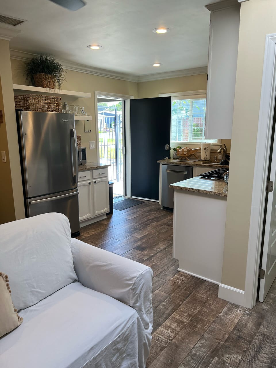 Entry into cottage and quiet Bosch DW