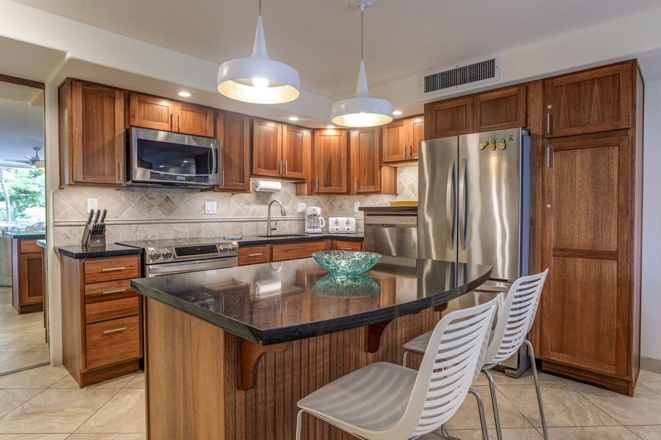 Full size stainless appliances