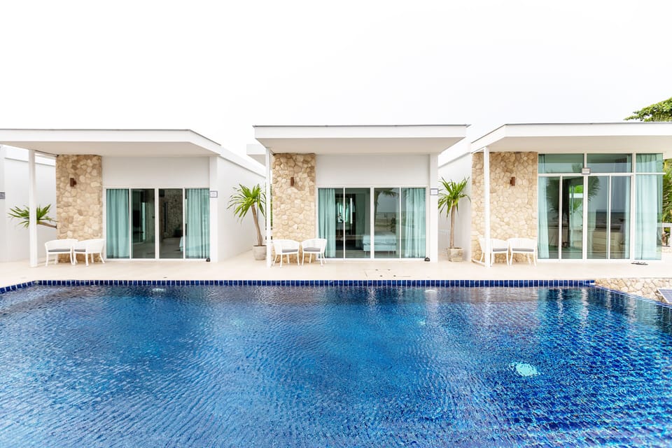 Villa pool access 