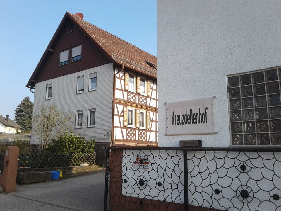 Kreuzdellenhof - Apartment Farm Stay in Hesse