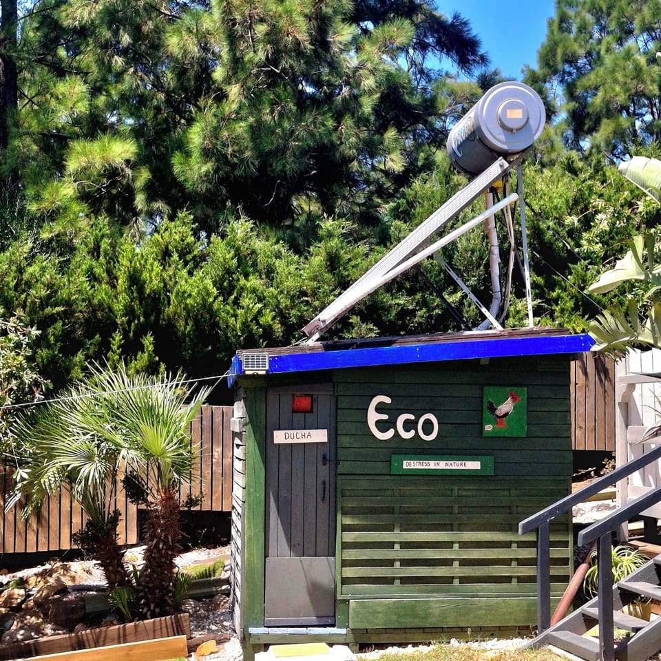 Moments solar shower & bathroom