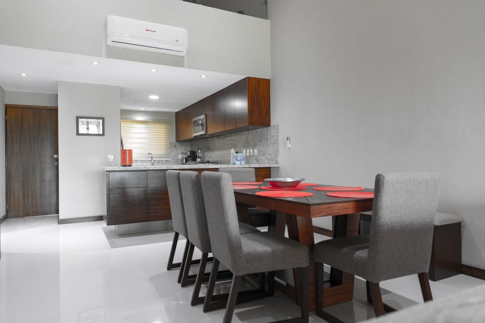 Dining Rom/Kitchen