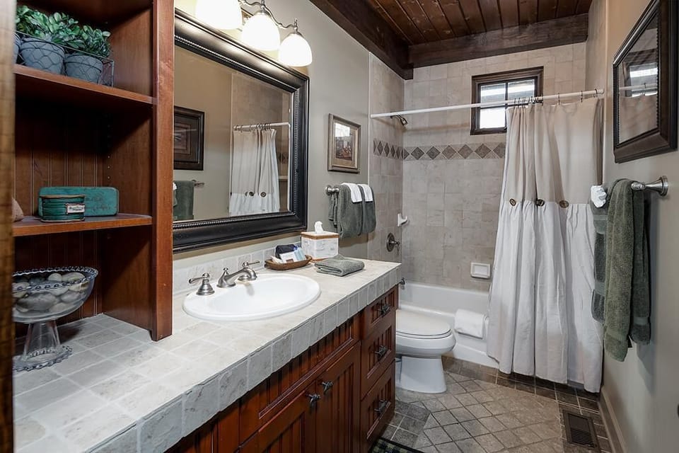 Full Bathroom - Main Level