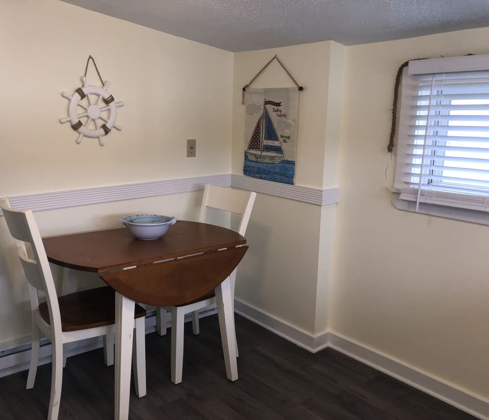 kitchen seats 4
