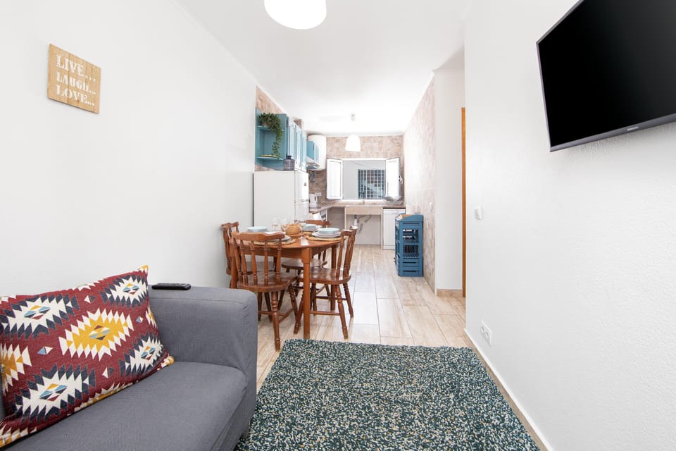  Living room and kitchen with washing machine and dishwasher, dinning room & TV