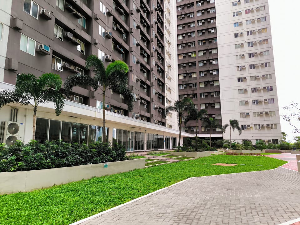 The 5th floor has an open space for the kid's playground, gym and pool. 