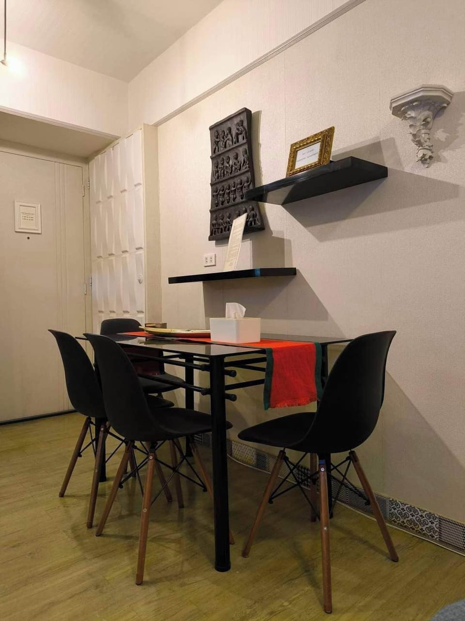 The dining table sits 4 people.