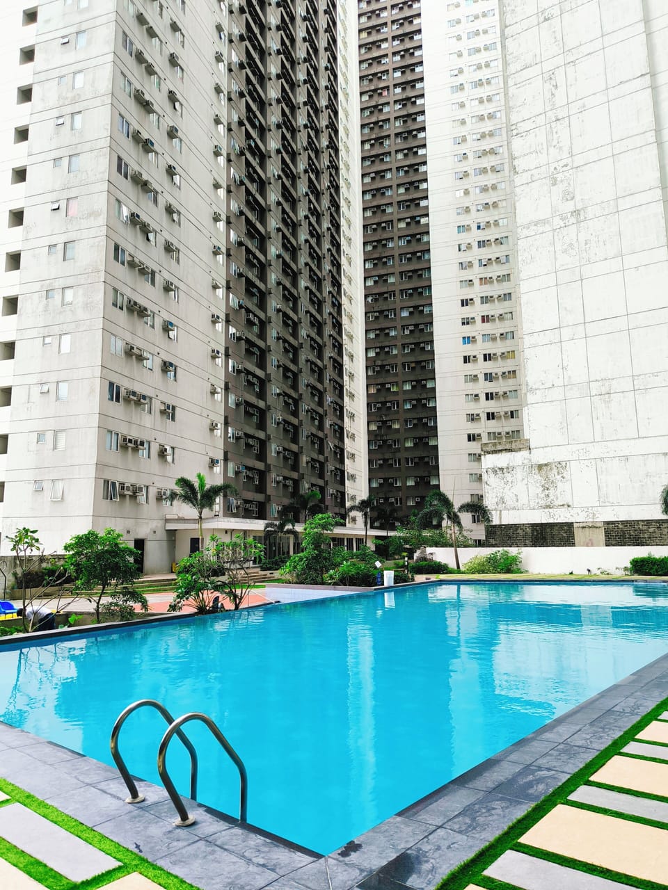 The pool is located on the 5th floor. Let us know if you want to use the pool.