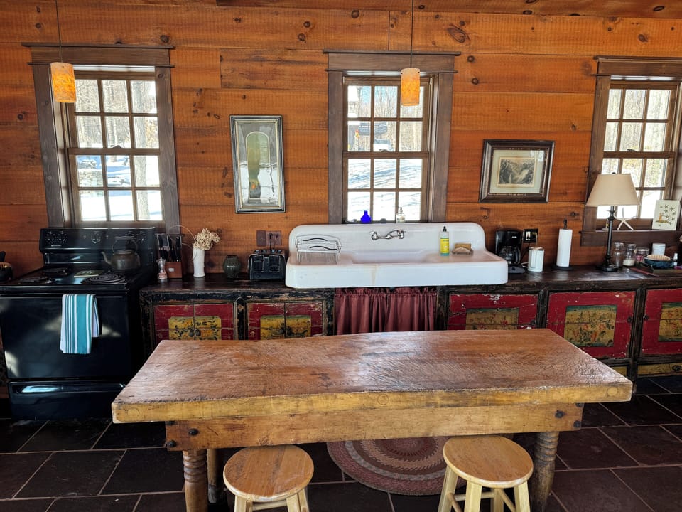 Boathouse kitchen: Oven, sink & cutting board island