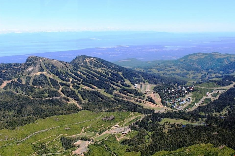 arial view sea, sky and mountain
