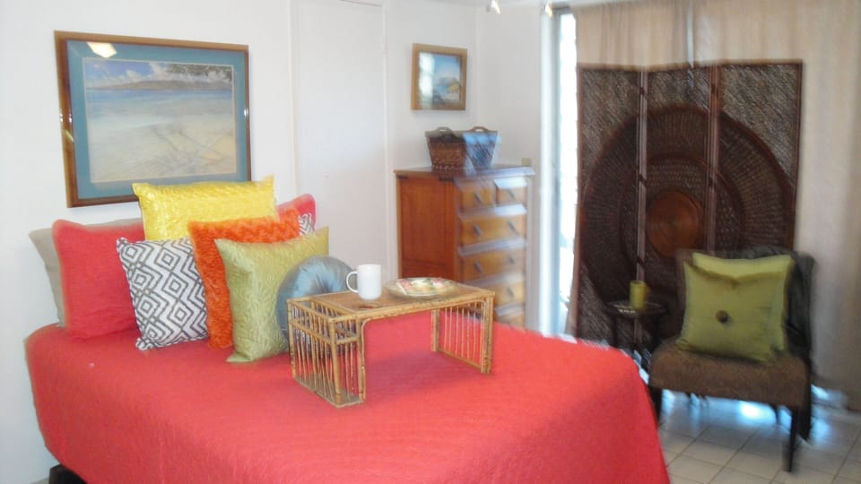 Double-size bed with plenty of room to stretch out.