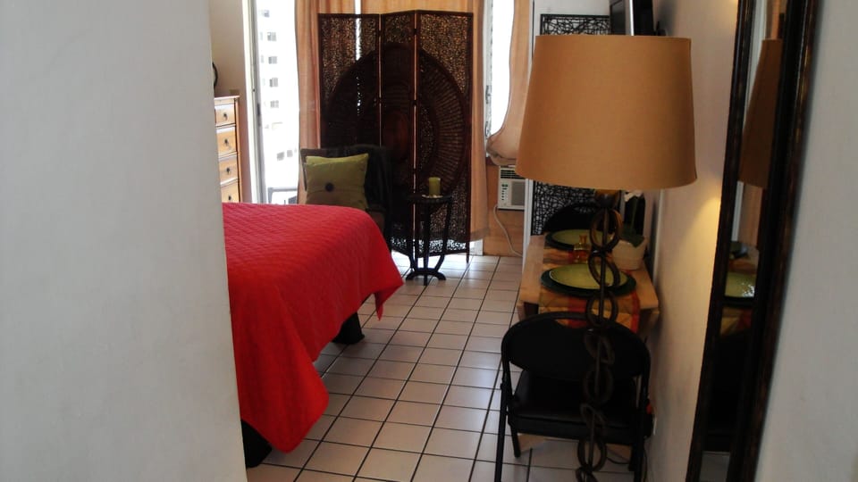 Entry way facing South, title flooring with balcony.
