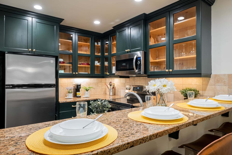 Fully Equipped Kitchen with Stainless Steel Appliances and Granite Countertops