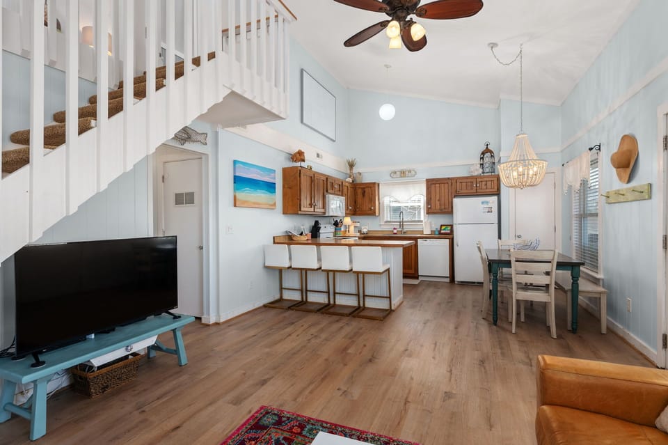 Kitchen - seating for 10