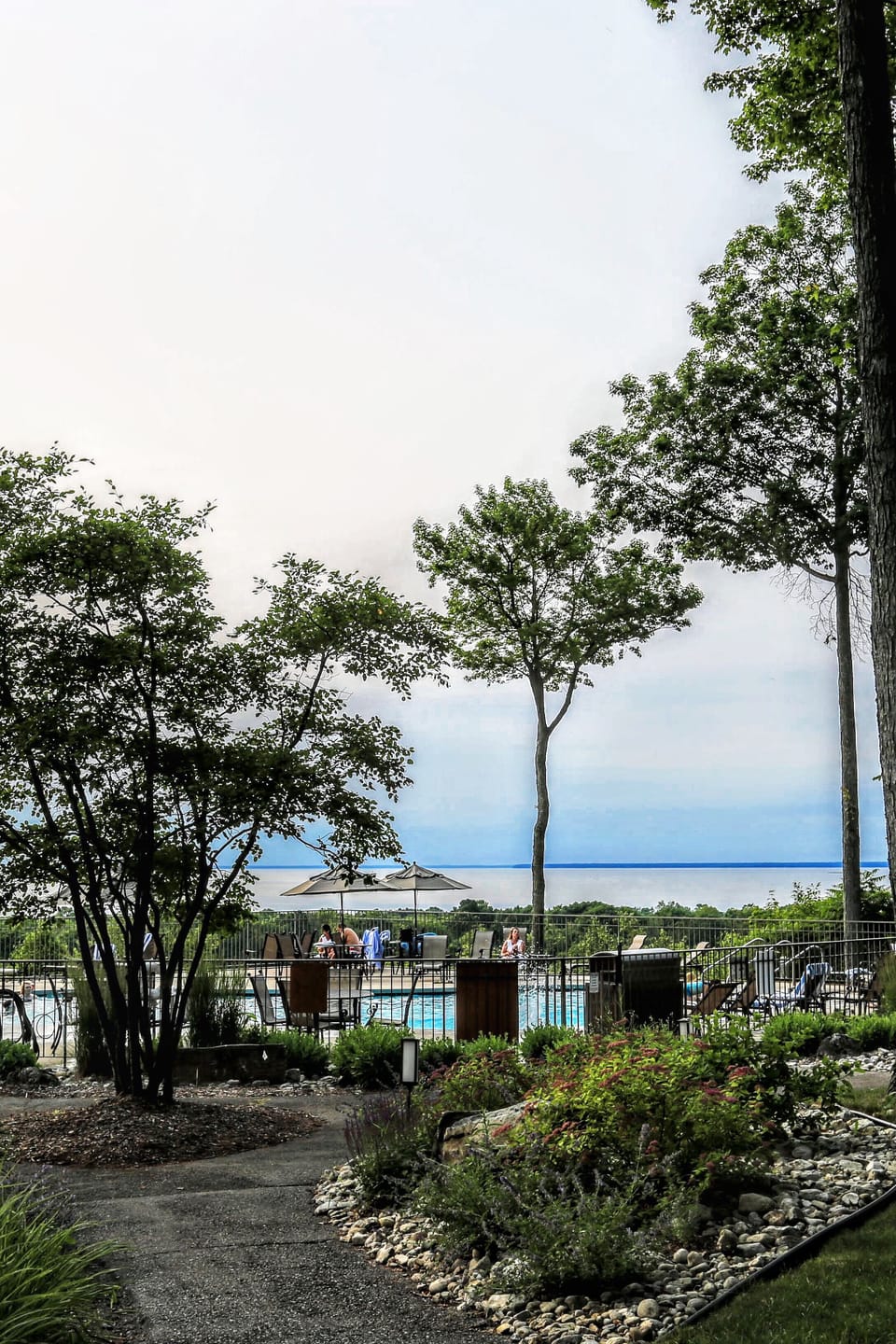 Second outdoor pool with a view on Green Bay 