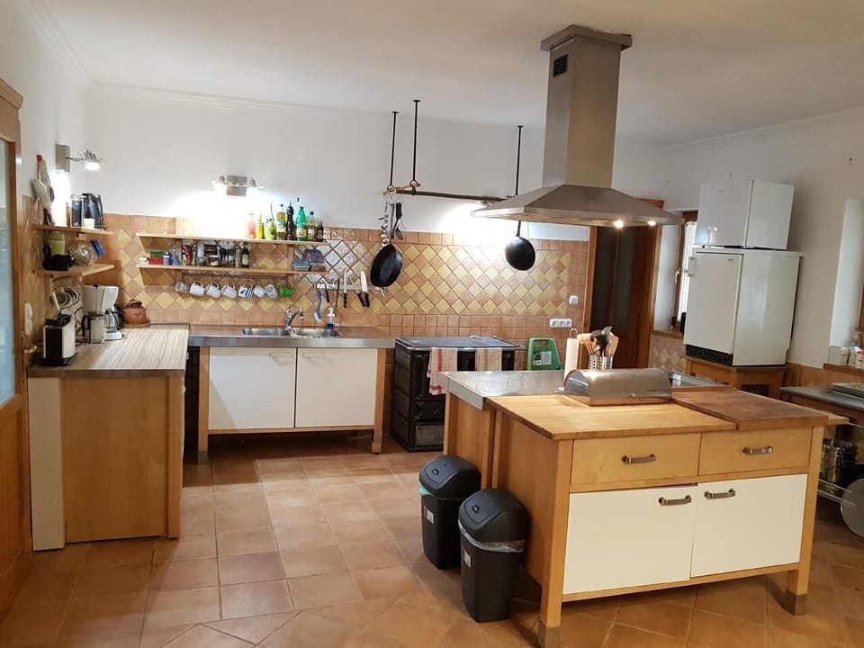 Kitchen with cooking island and oven