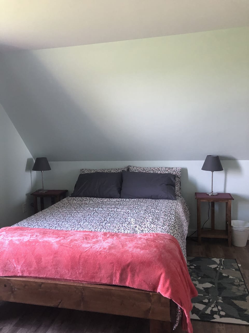 Queen bed master bedroom 
