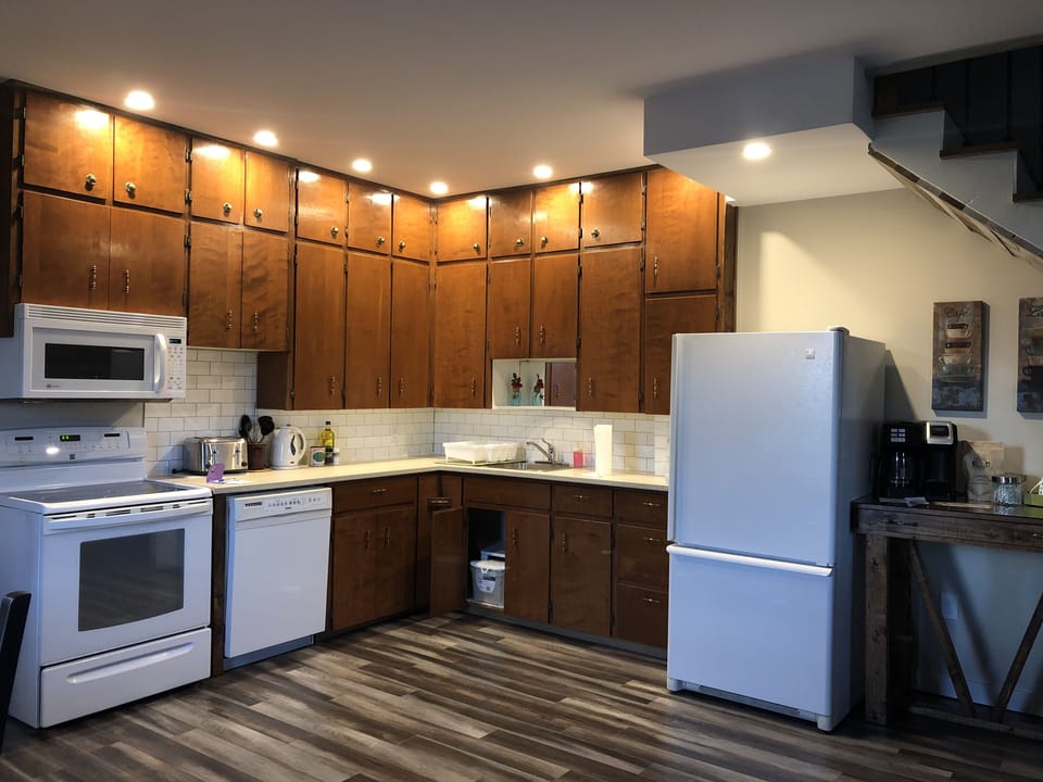 View of full kitchen