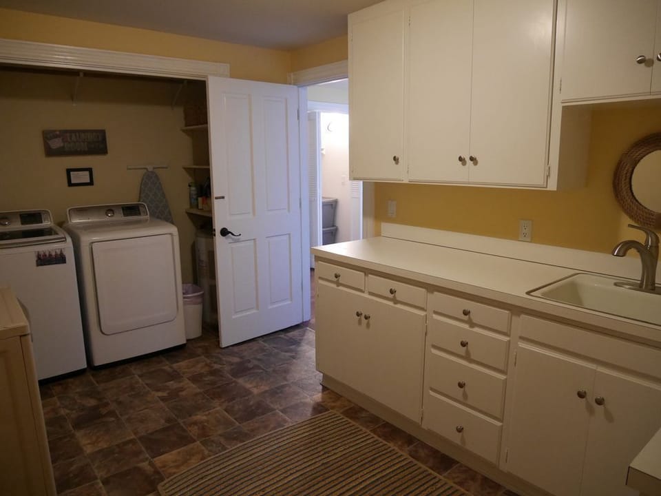 Laundry/mud room