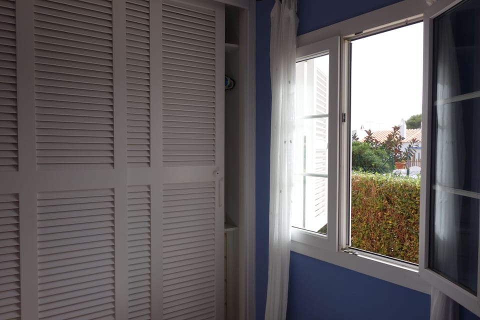 Twin room wardrobes