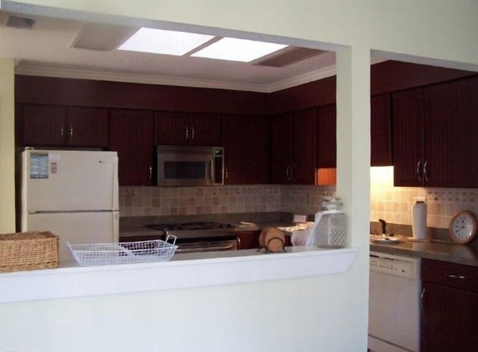 Eat-In Kitchen