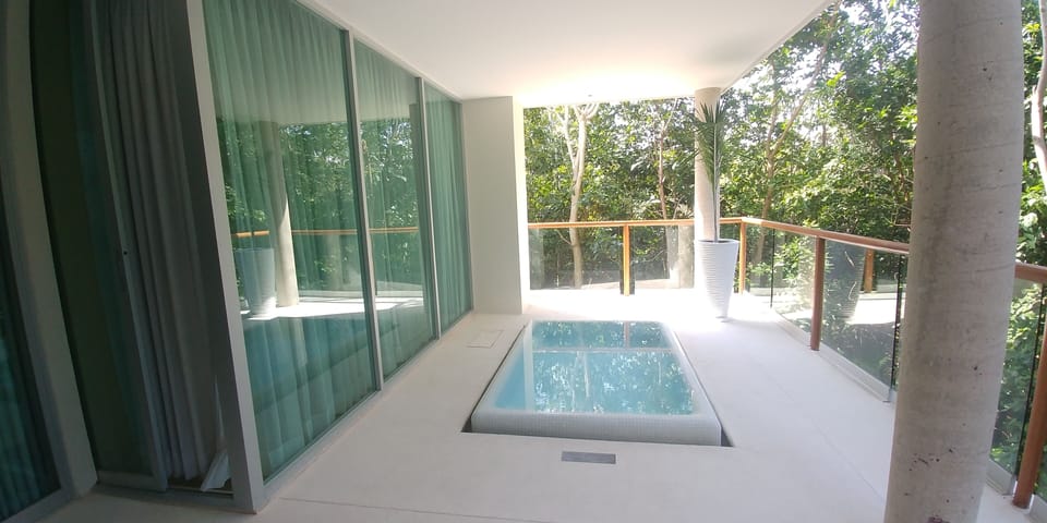 Outdoor spa tub