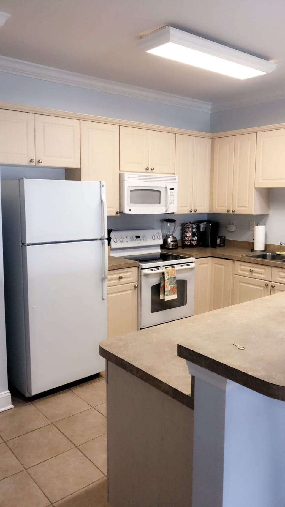 Fully stocked kitchen for 8 people 