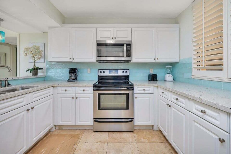 King & Prince #247 Beautifully updated kitchen