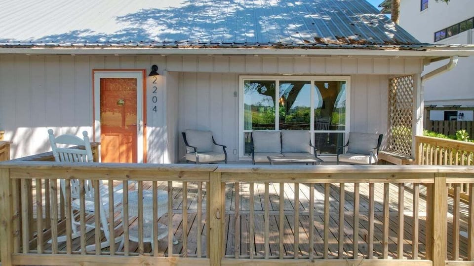 Front entrance and deck with seating