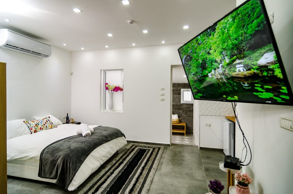Large television connected to cable and Netflix, free Wi-Fi .