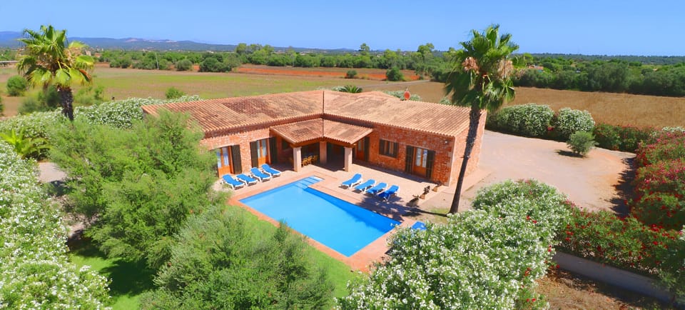Large finca with pool and garden