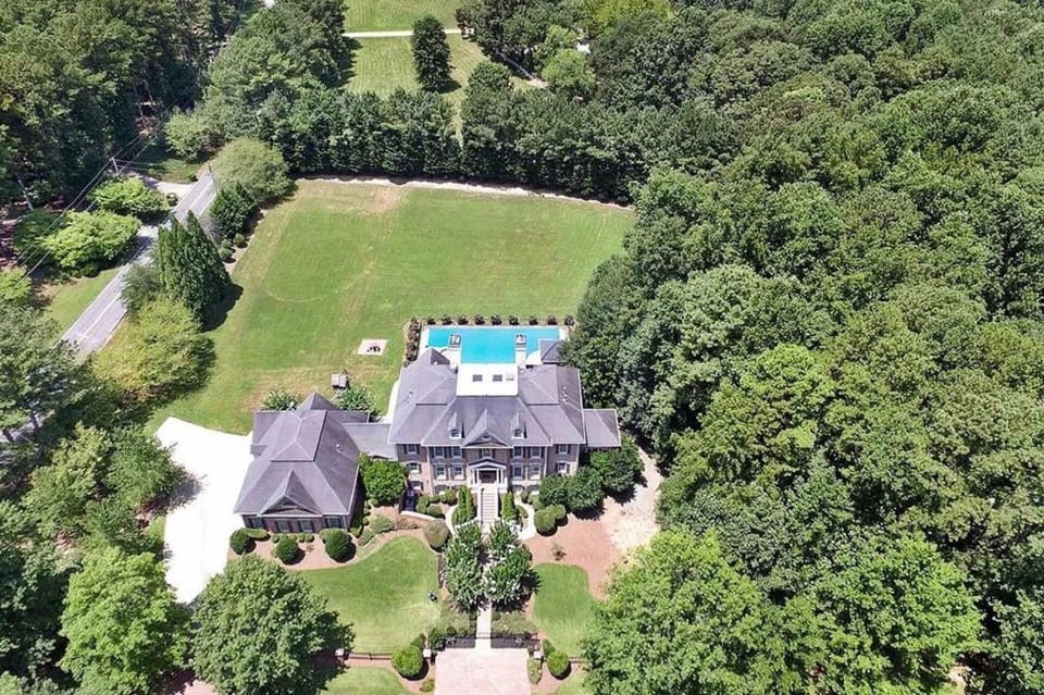 Casa VanBauer, a beautiful elegant Acworth Estate.