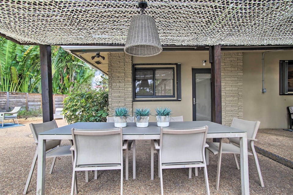 Outdoor Dining Area | Gas Grill | Private Pool