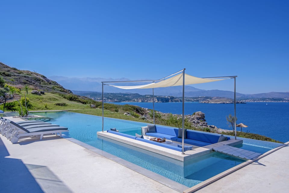 Shilling area inside the pool.