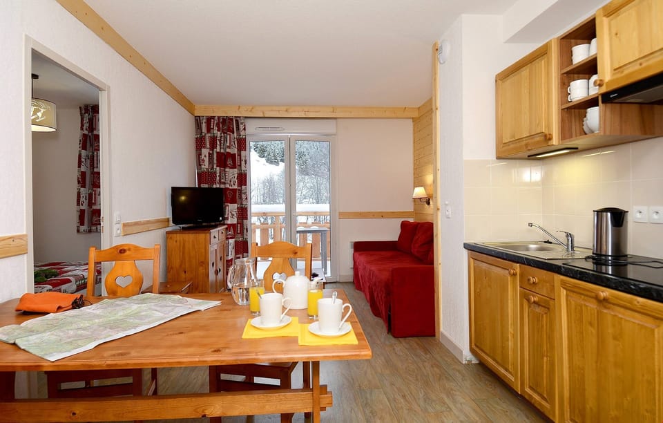 Make a quick meal in the kitchenette.