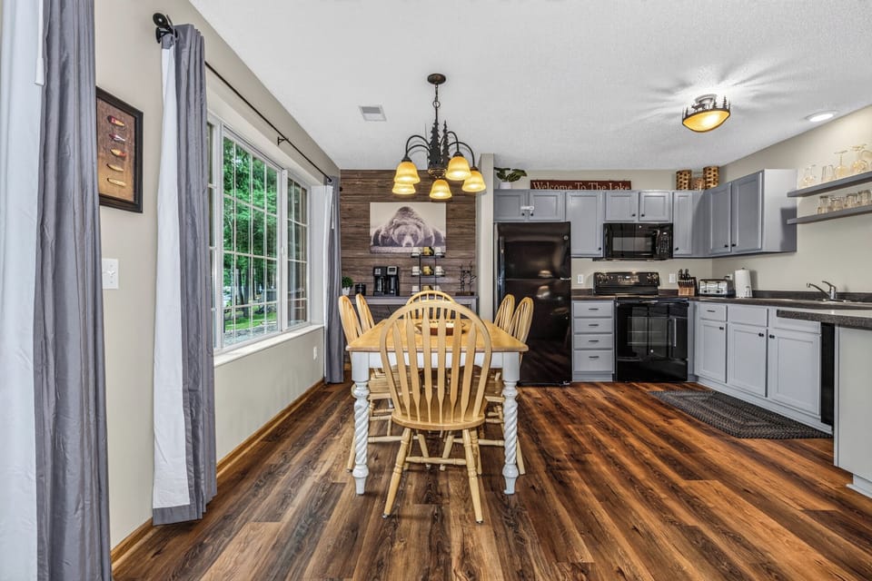 Spacious dining area with a view of the lake
