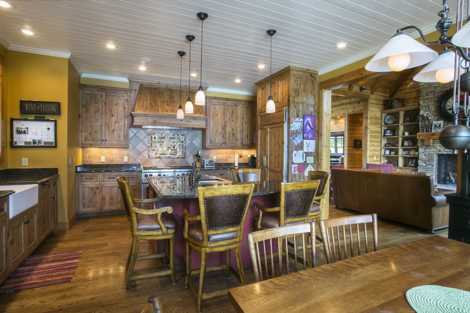 MAIN KITCHEN (WE HAVE TWO FULL KITCHENS).