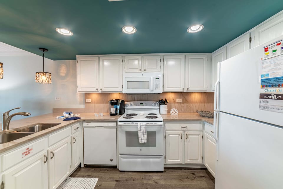 Plenty of room in the kitchen for cooking with friends and family!