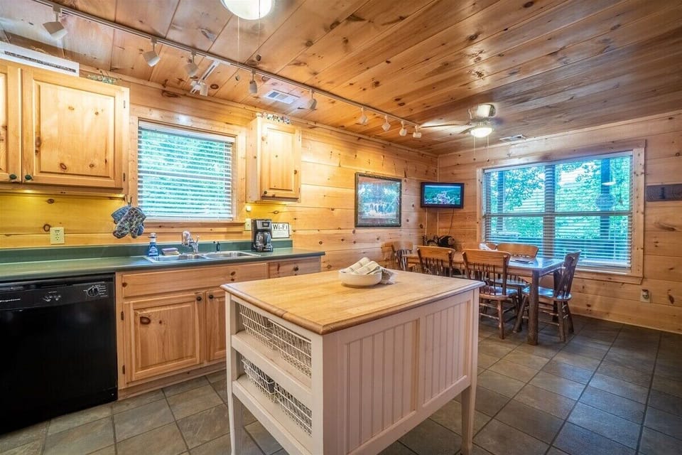 ALPINE ROSE - Kitchen