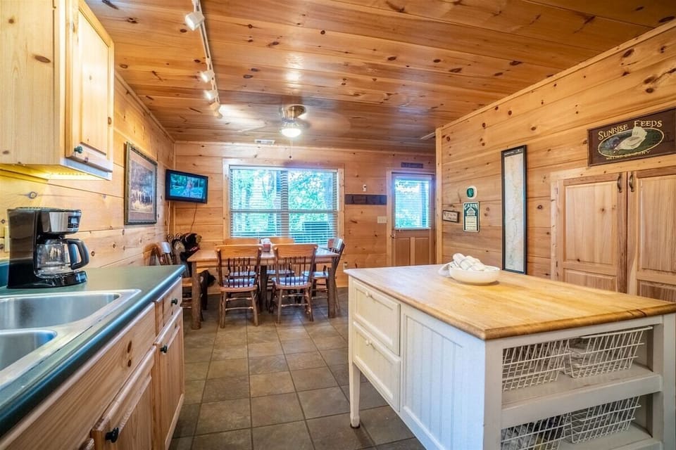 ALPINE ROSE - Kitchen