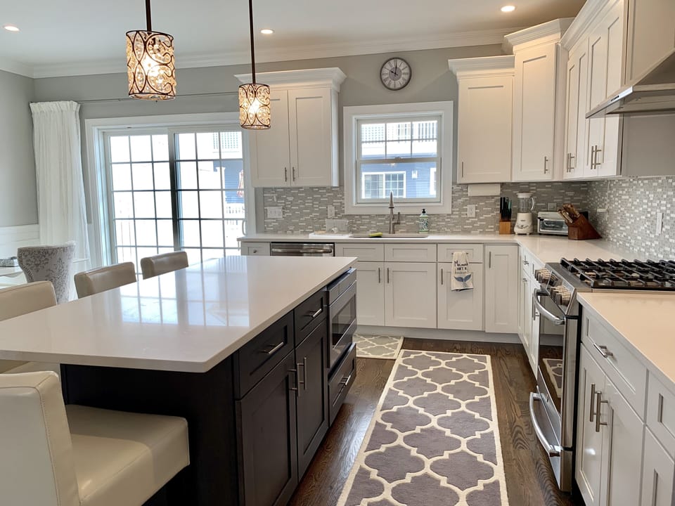 Fully equipped Kitchen with 5 burner range, microwave drawer, dishwasher