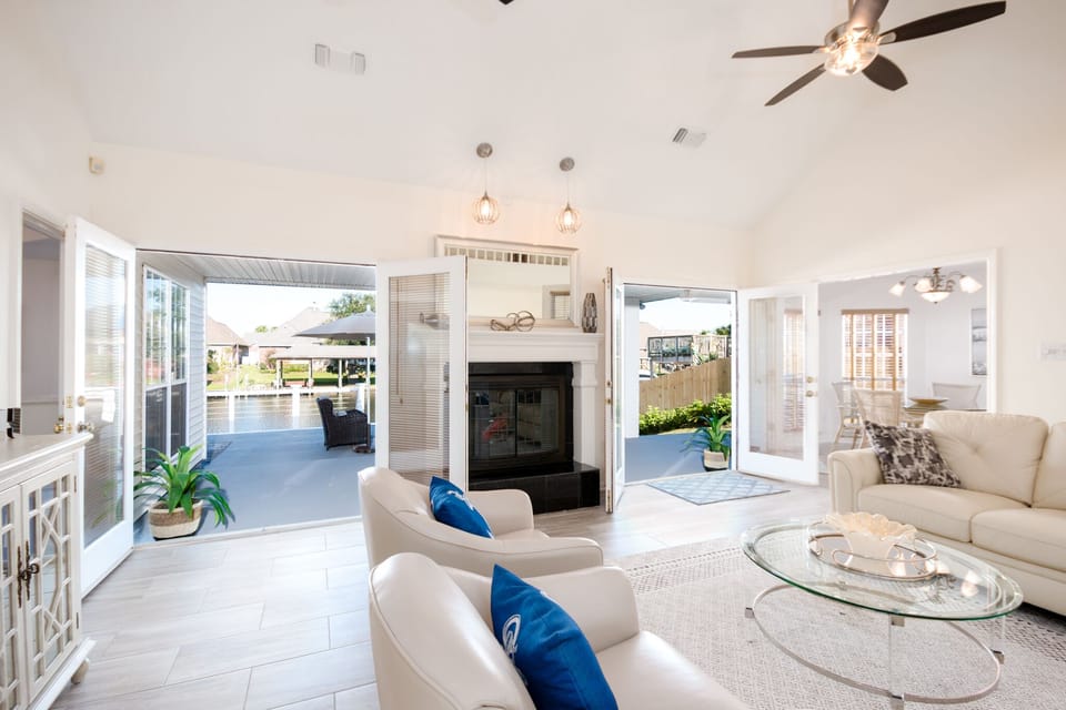 Family room over looking the deck and boat dock