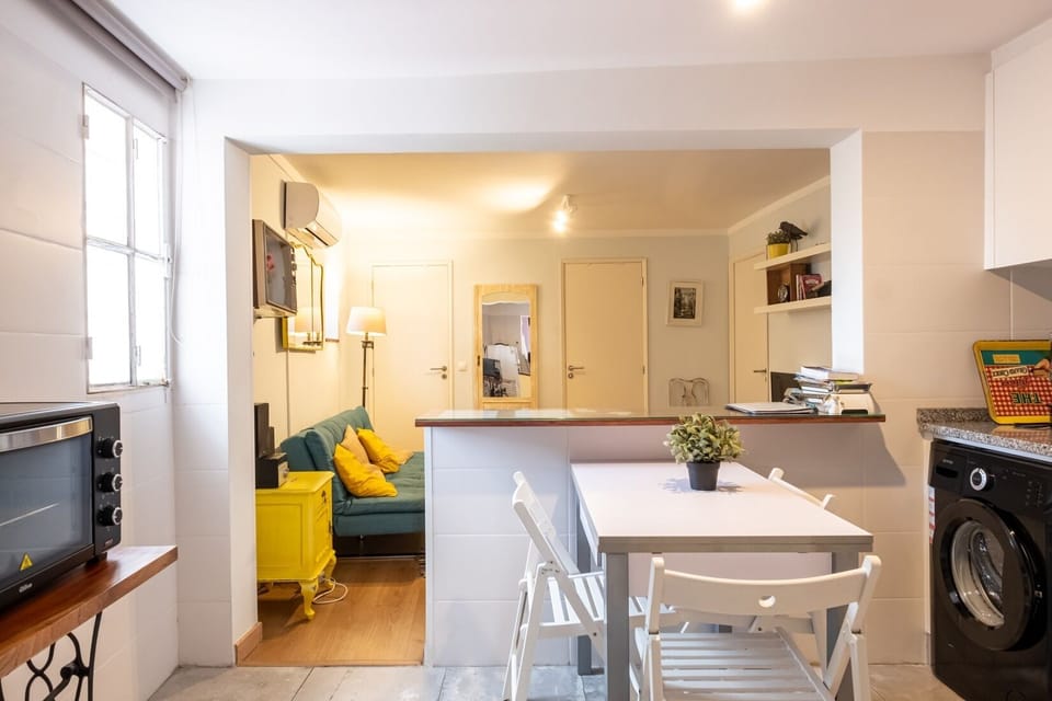 Kitchenette fully equipped (no dish washer)
