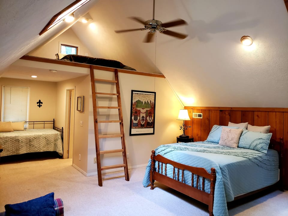 The primary loft has 2 full beds , twin bed, a pull out and full bath.