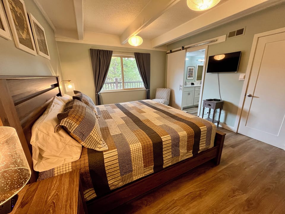 The primary includes a king-size bed, private en suite bathroom, and cable tv.