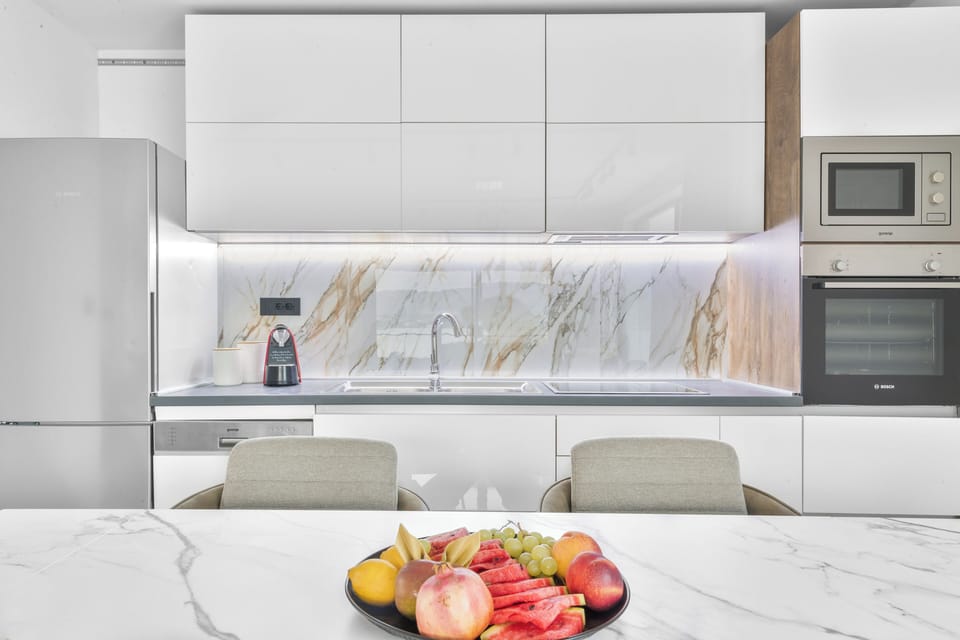 17.LUXURY KITCHEN ON THE 1ST FLOOR OF THE VILLA COOK WITH A SEA VIEW