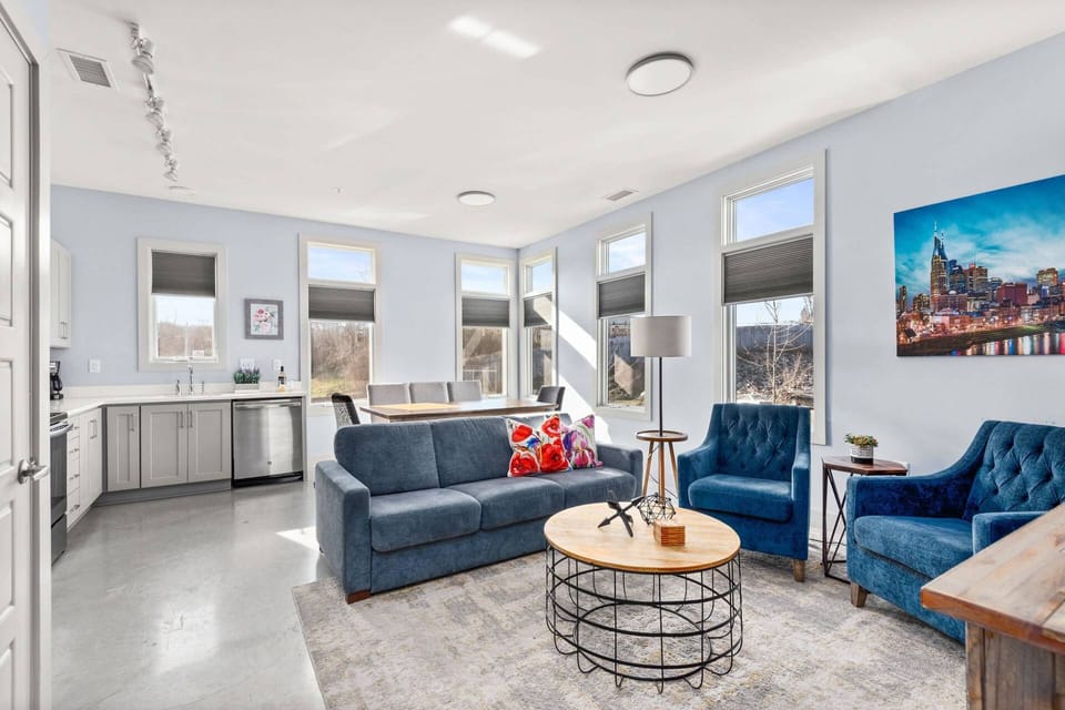 Open living space perfect for hanging out for groups