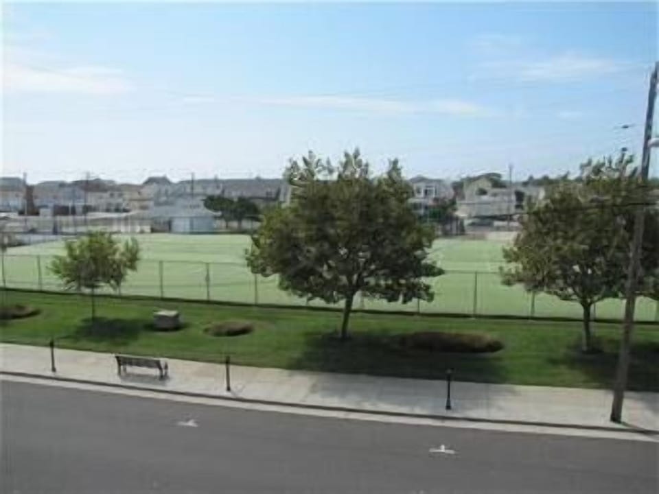 One block to tennis courts