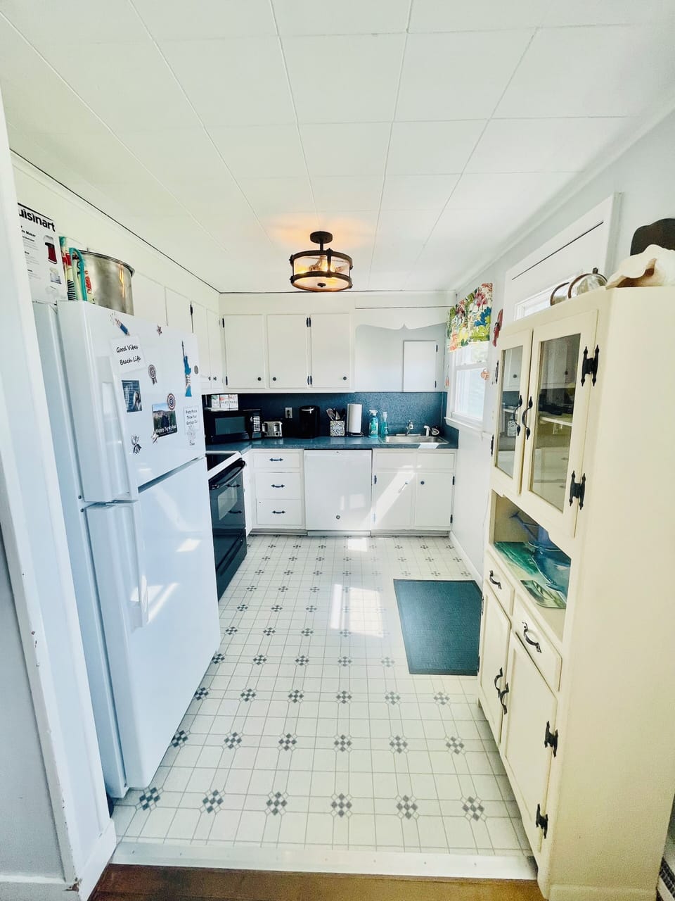 Full kitchen