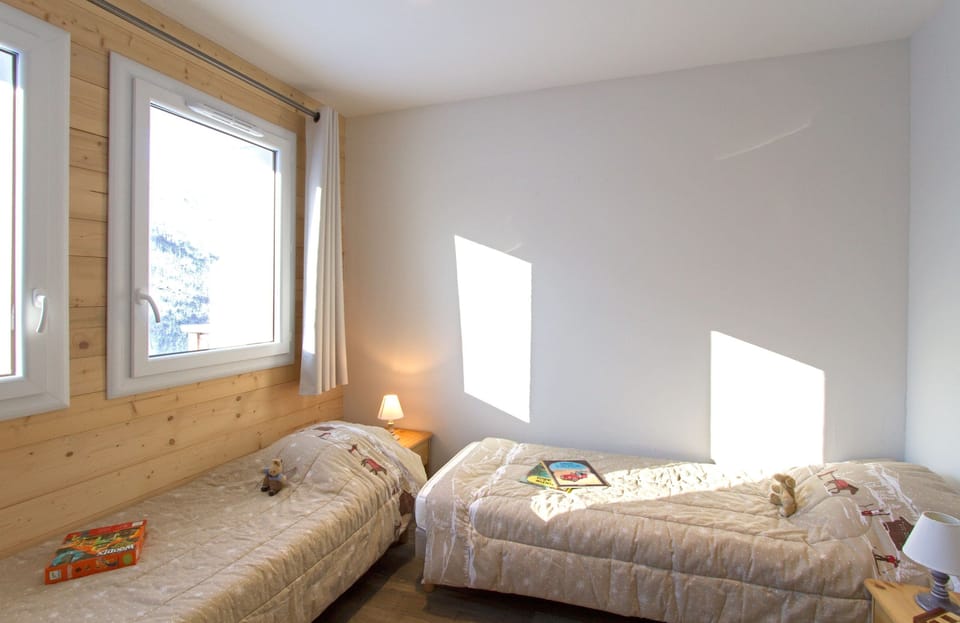 Get a good night's rest in the cozy bedroom which has 2 Single beds..